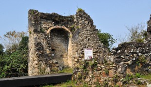 Patrimônio histórico e cultural, Ruínas do Abarebebê é opção de lazer nas férias de verão em Peruíbe