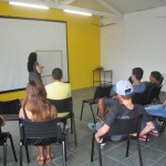 Projeto garante curso gratuito de inglês para moradores de Peruíbe