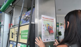 Vigilância Sanitária promove campanha educativa para frentistas e motoristas