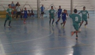 Escolinha de Futsal da Prefeitura recebe equipes de Iporanga para amistosos no Caraguava