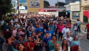 Marcha para Jesus reúne centenas de fiéis em Peruíbe