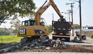 Prefeitura de Peruíbe inicia obras de pavimentação por toda Cidade