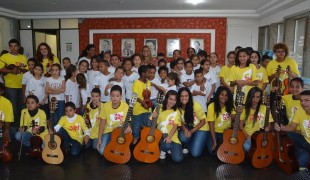 Alunos do Projeto Guri fazem apresentações na Semana da Criança