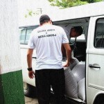 Prefeitura entrega sacas de feijão para atender entidades e famílias necessitadas