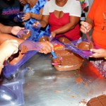 Prefeitura capacita moradores com curso de produção de ovo de Páscoa