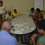 Programa social oferece curso de artesanato para idosos de Peruíbe
