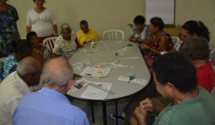 Programa social oferece curso de artesanato para idosos de Peruíbe