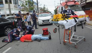 SAMU de Peruíbe orienta população com simulado de acidente em avenida