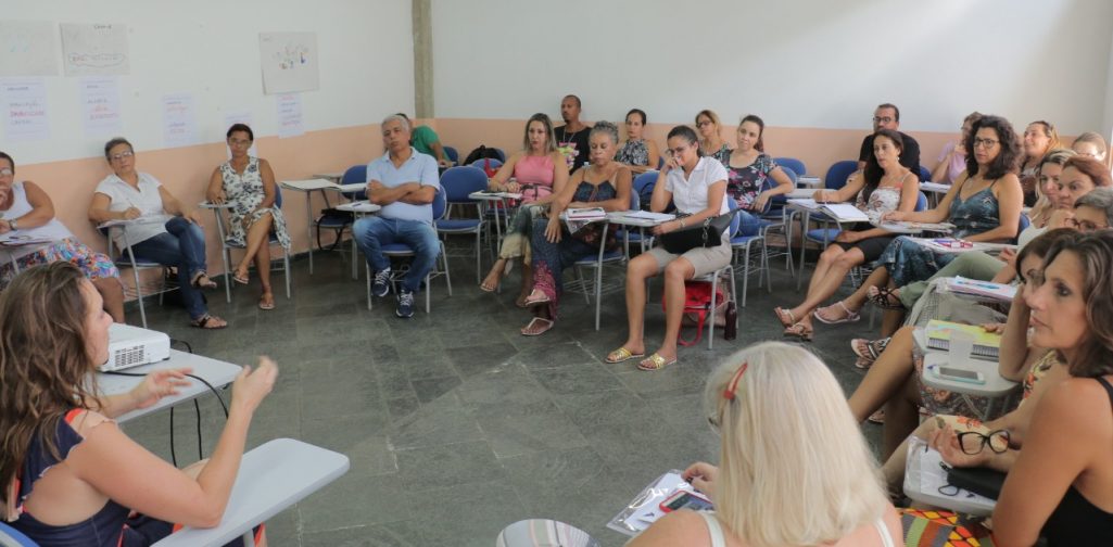 Reunião na UAB inicia conversa sobre Educação Infantil