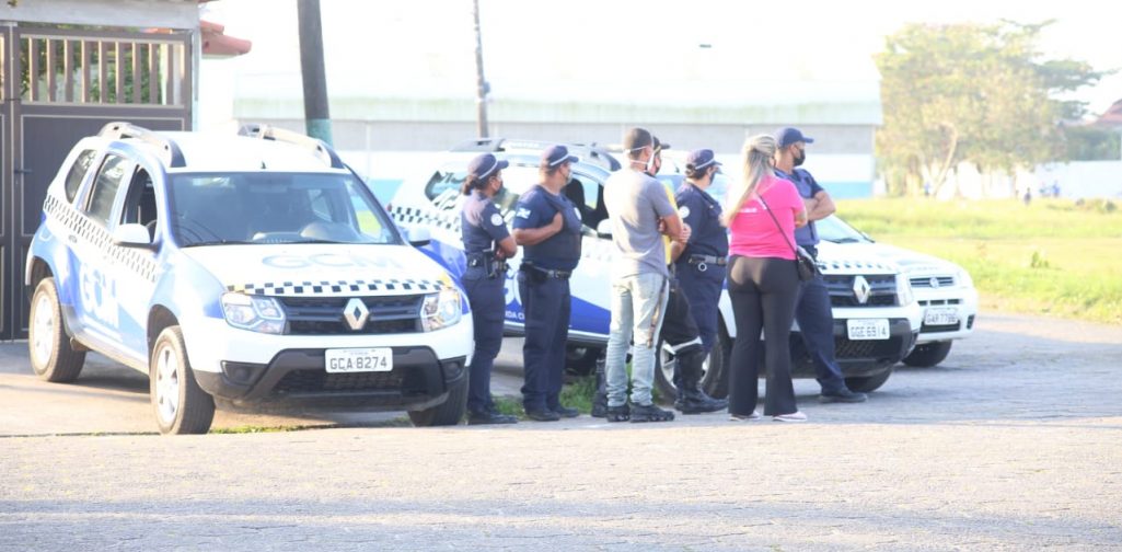 Força-tarefa dispersa aglomeração em Peruíbe