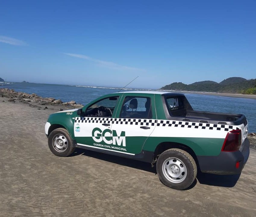 Equipe da GCM resgata adolescente que estava se afogando