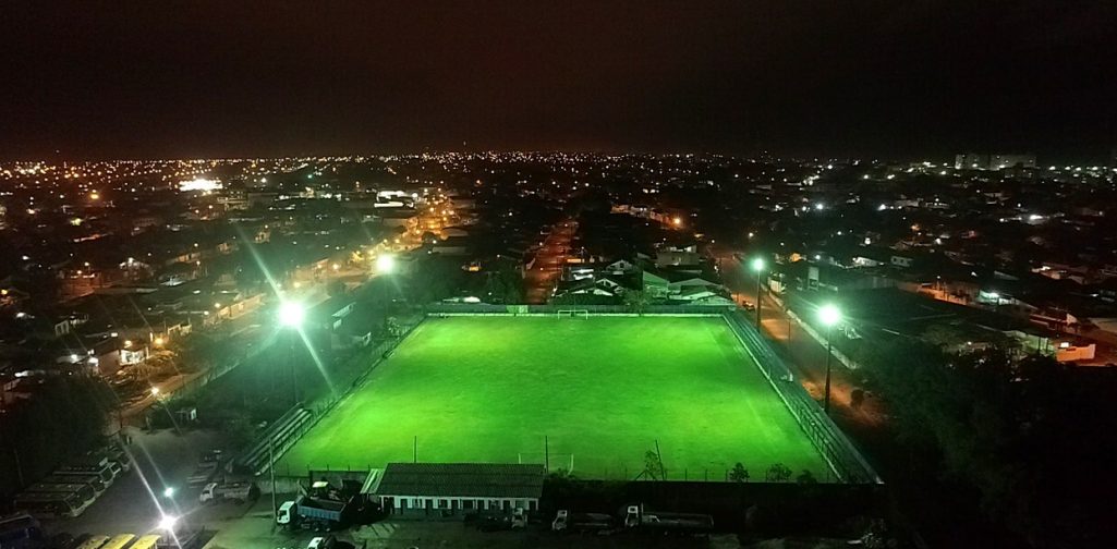 Moradores de Peruíbe recebem iluminação mais eficiente