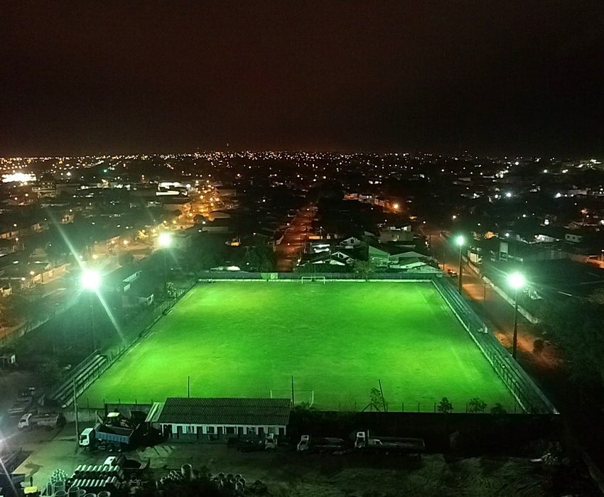 Moradores de Peruíbe recebem iluminação mais eficiente