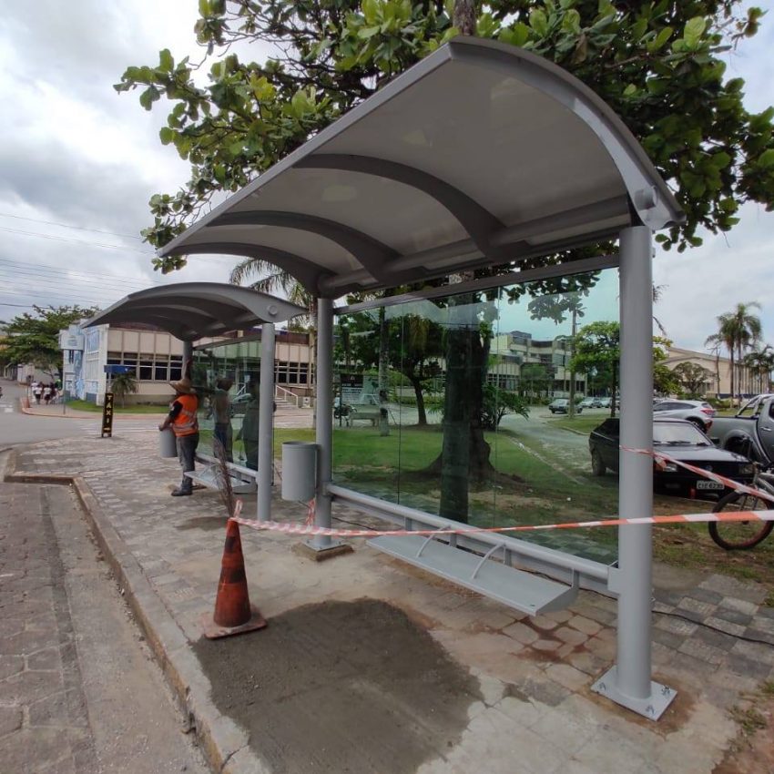 Prefeitura instala novos pontos de ônibus