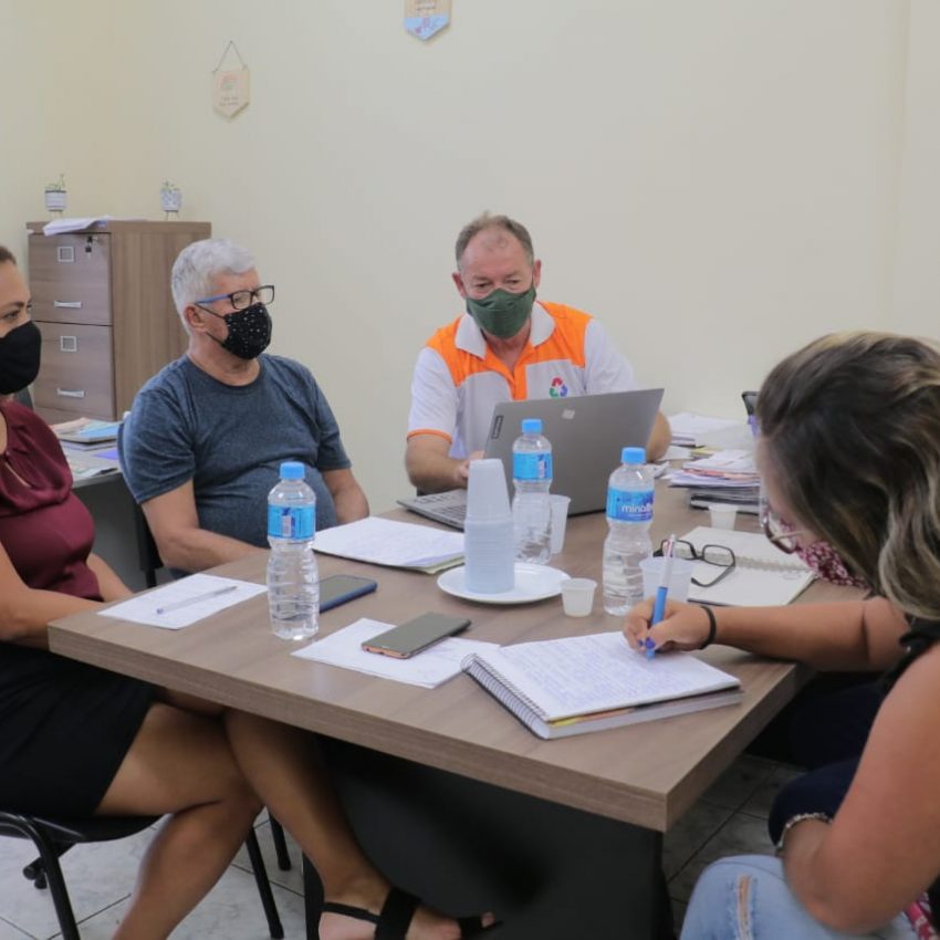PREFEITURA REALIZA REUNIÃO SOBRE COLETA SELETIVA