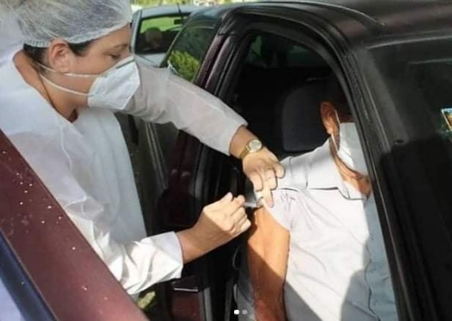 SEGUNDA DOSE DE VACINAÇÃO ACONTECE POR DRIVE-THRU NESTA SEXTA-FEIRA