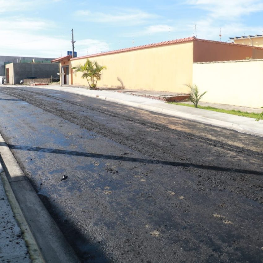 OBRA DE PAVIMENTAÇÃO CONTINUA NA NOVA PERUÍBE