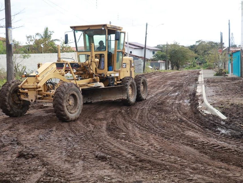 PREFEITURA CONTINUA COM SERVIÇO DE PAVIMENTAÇÃO NAS RUAS DO NOVA PERUÍBE