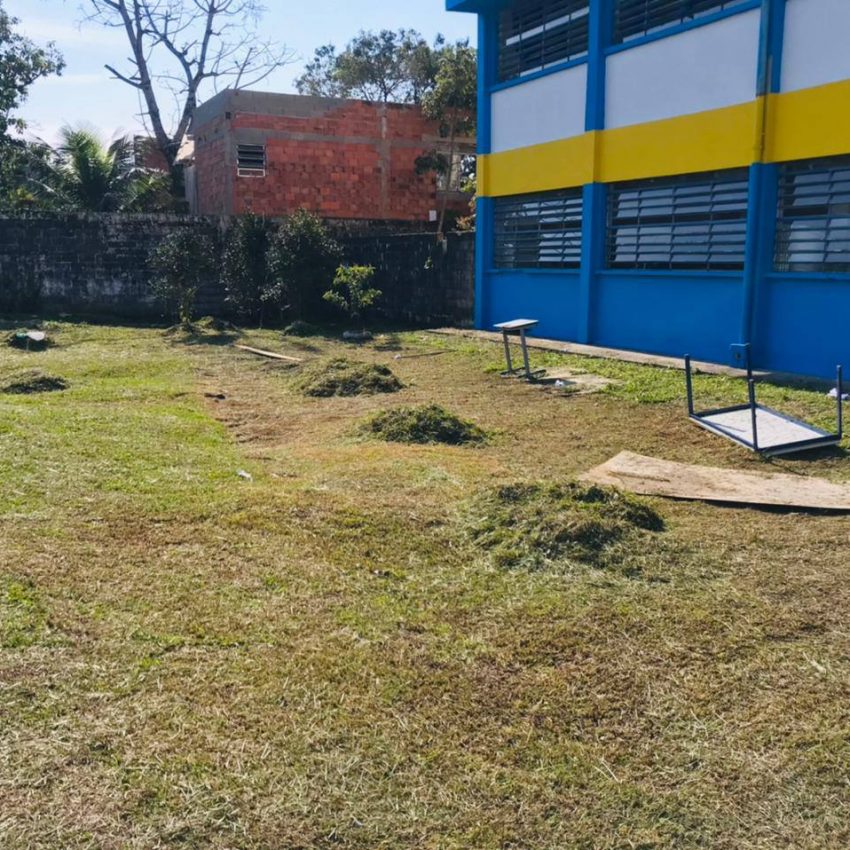SERVIÇO DE ROÇADA NA ESCOLA LUIZ ABEL ACONTECE EM PERUÍBE