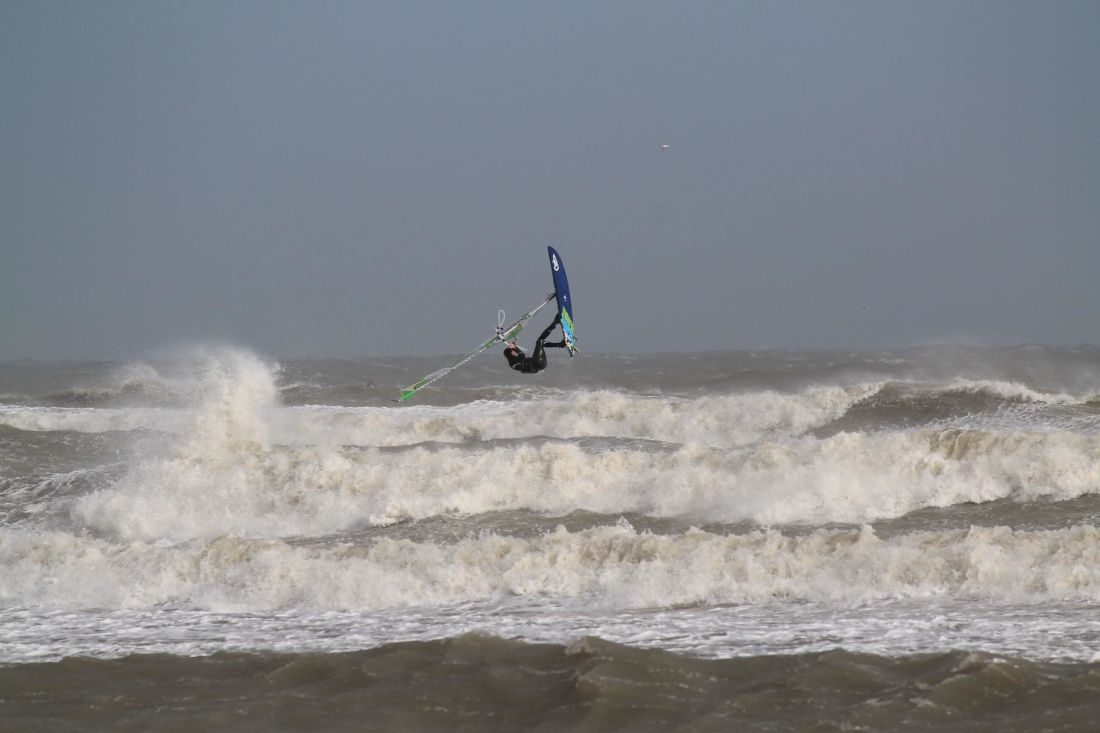 CAMPEONATO DE SURF ACONTECE NESTE FINAL DE SEMANA; CONFIRA HORÁRIO E LOCAL