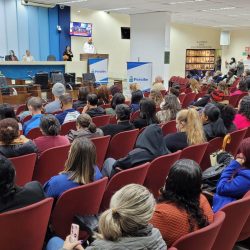 COMISSÃO ESPECIAL DE ESTUDOS DA CÂMARA MUNICIPAL REALIZA PALESTRA SOBRE VIOLÊNCIA DOMÉSTICA