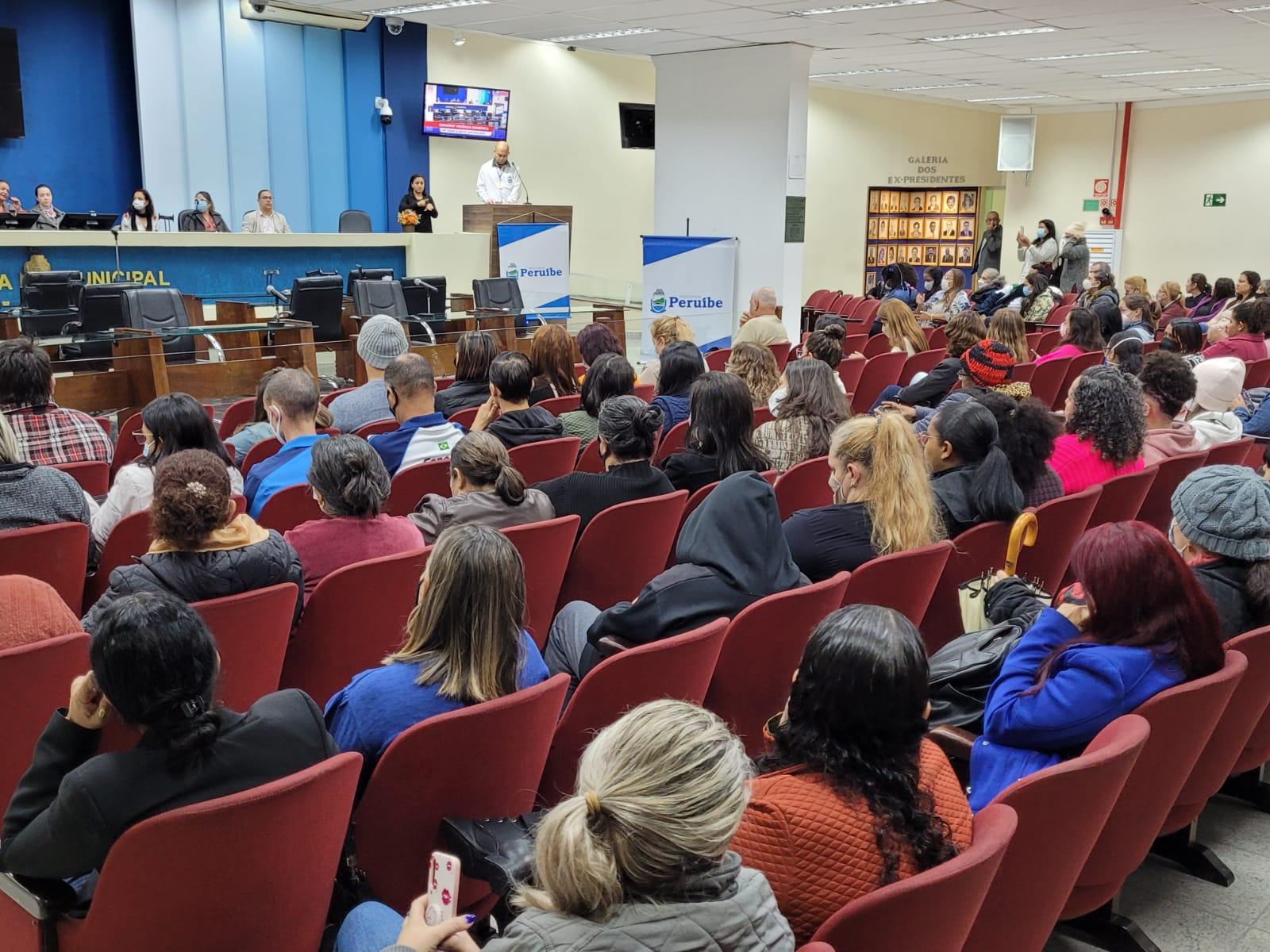 COMISSÃO ESPECIAL DE ESTUDOS DA CÂMARA MUNICIPAL REALIZA PALESTRA SOBRE VIOLÊNCIA DOMÉSTICA