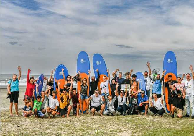 PERUÍBE CONTA COM NOVOS EQUIPAMENTOS PARA A ESCOLINHA MUNICIPAL DE SURF