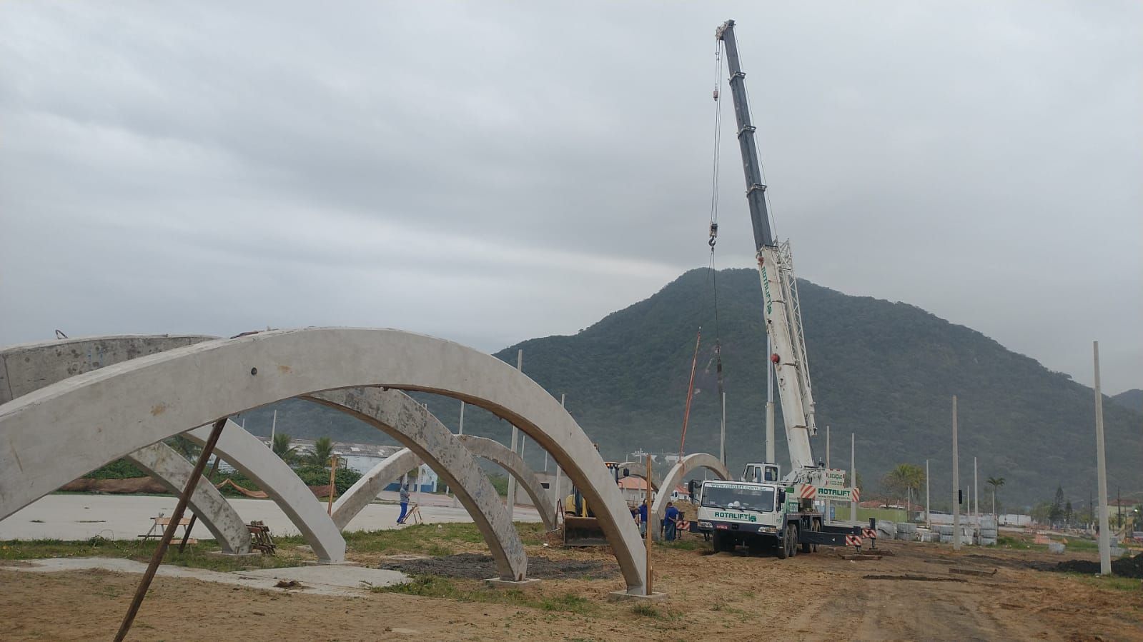 ORLA DA PRAIA SEGUE RECEBENDO A REURBANIZAÇÃO