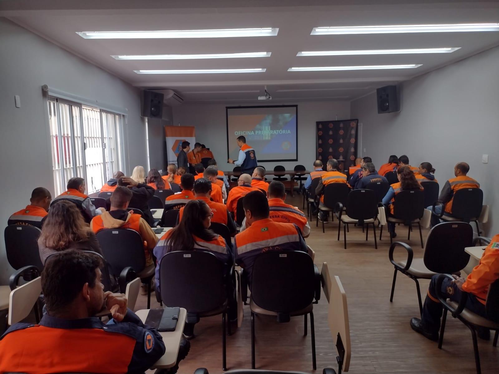 DEFESA CIVIL DE PERUÍBE PARTICIPA DE CAPACITAÇÃO PARA PERÍODO DE CHUVAS