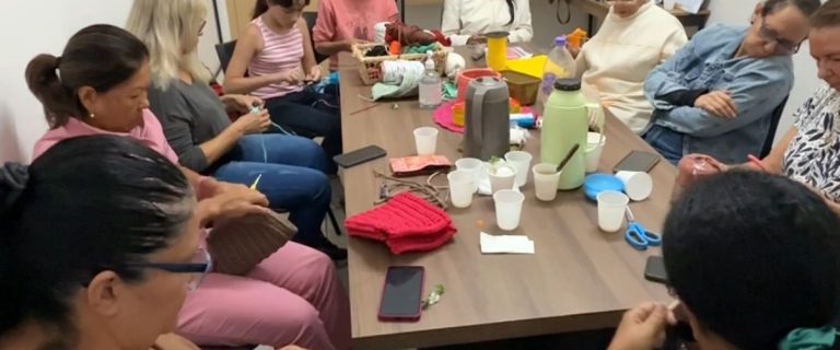FUNDO SOCIAL: AULAS DE CROCHÊ TRANSFORMAM VIDAS