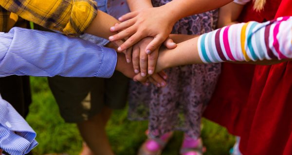 ESCOLA SOLIDÁRIA REÚNE SERVIÇOS E SOLIDARIEDADE EM PERUÍBE